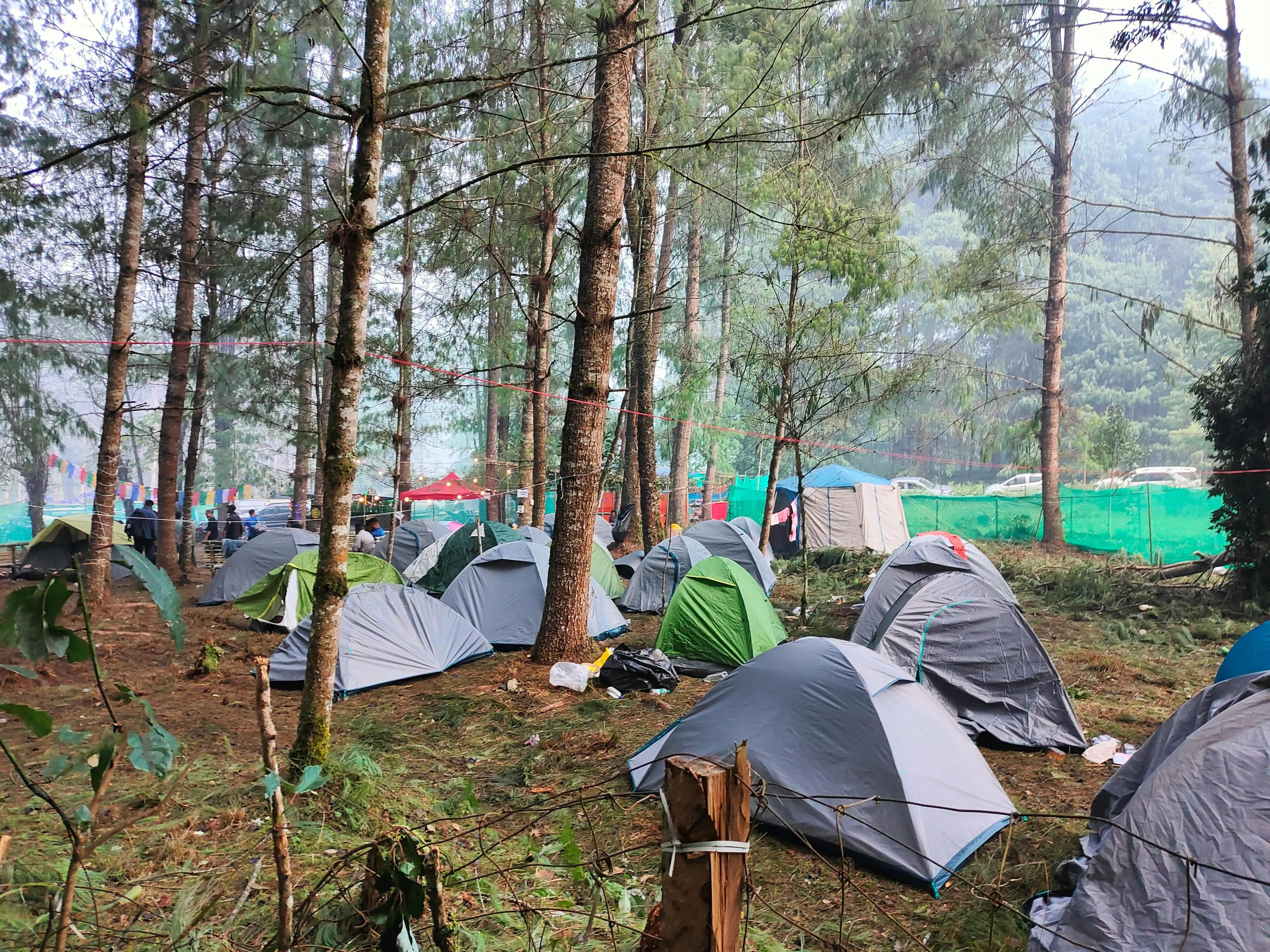 Ghid complet de camping: Echipamente și sfaturi esențiale