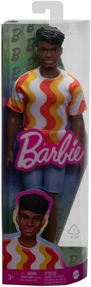 Barbie papusa baiat fashionistas cu tricou cu dungi albe si portocalii si aparate auditive