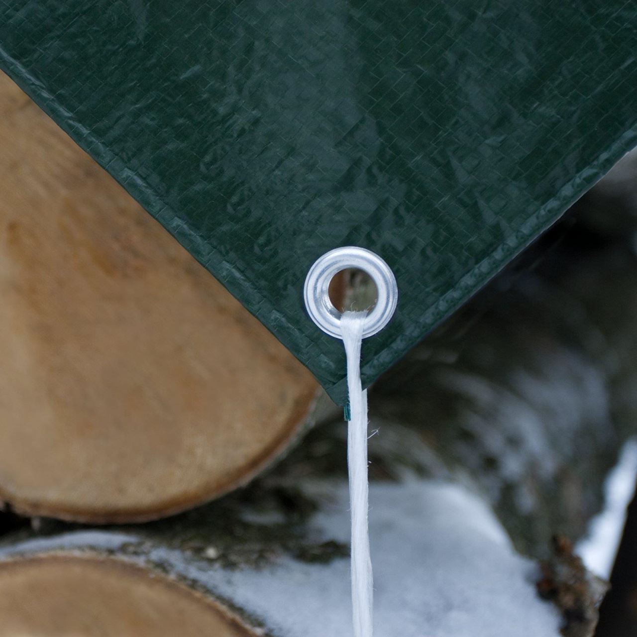 Prelata impermeabila cu inele, 3.9x4.9 m, PE, 65 g/mp, 20 mp