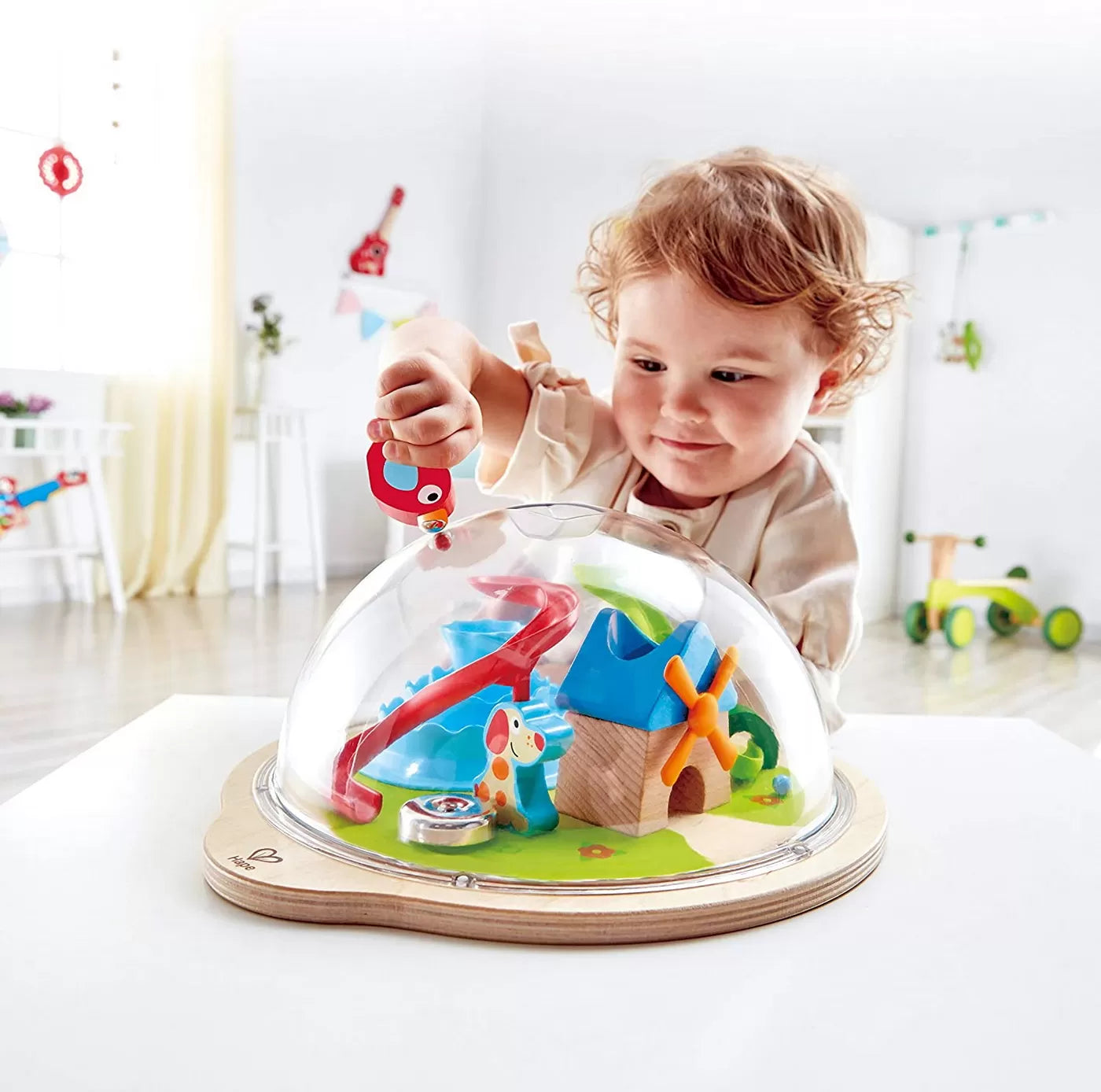 Hape mágneses labirintus színes golyókkal