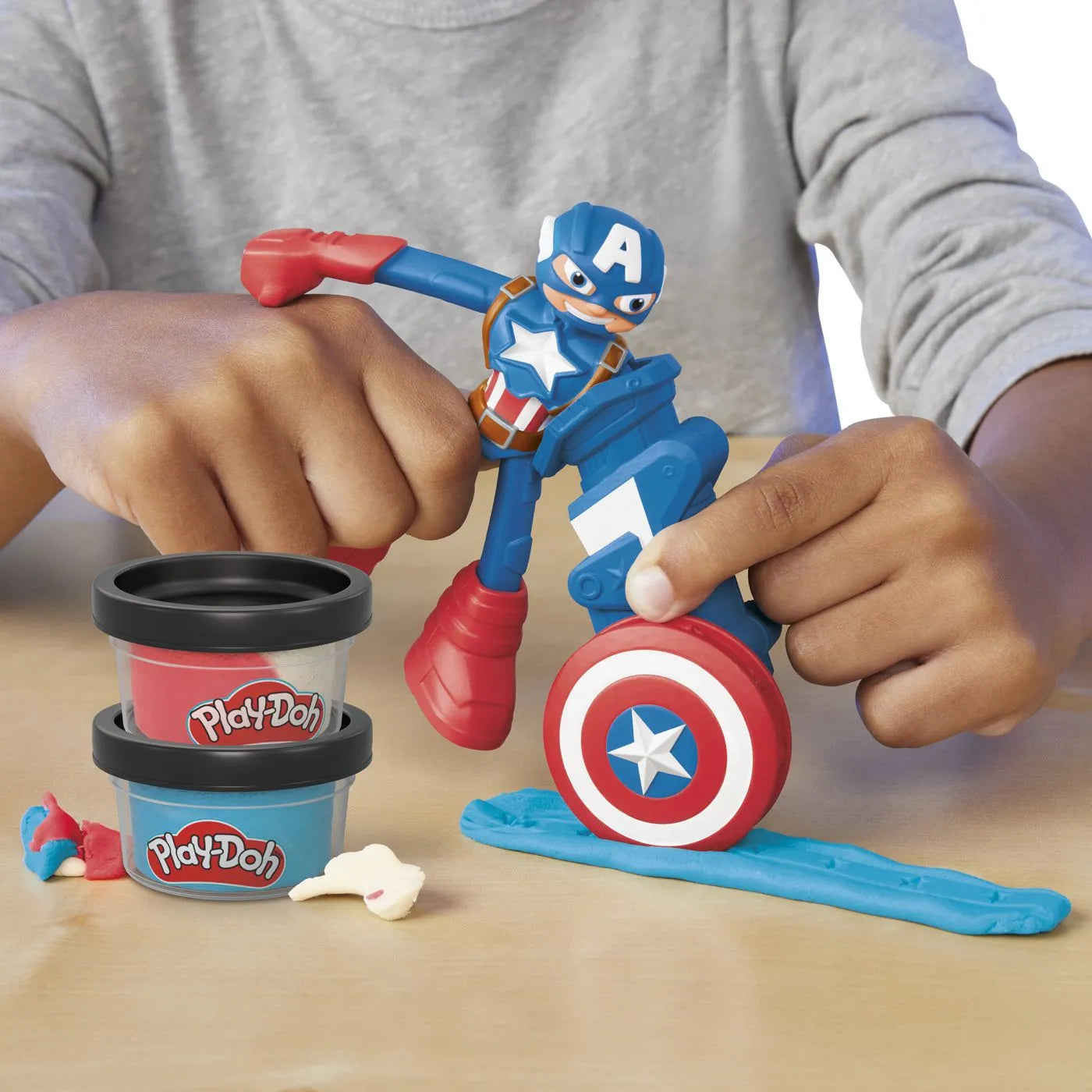 Play-Doh Marvel flexibilis figura kiegészítőkkel Amerika Kapitány 10cm