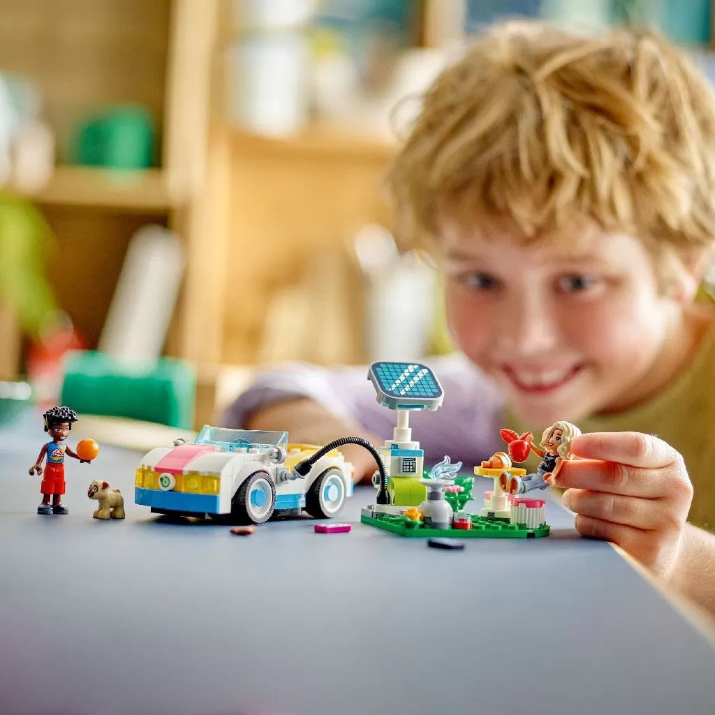 Lego Friends elektromos autó és töltő 42609