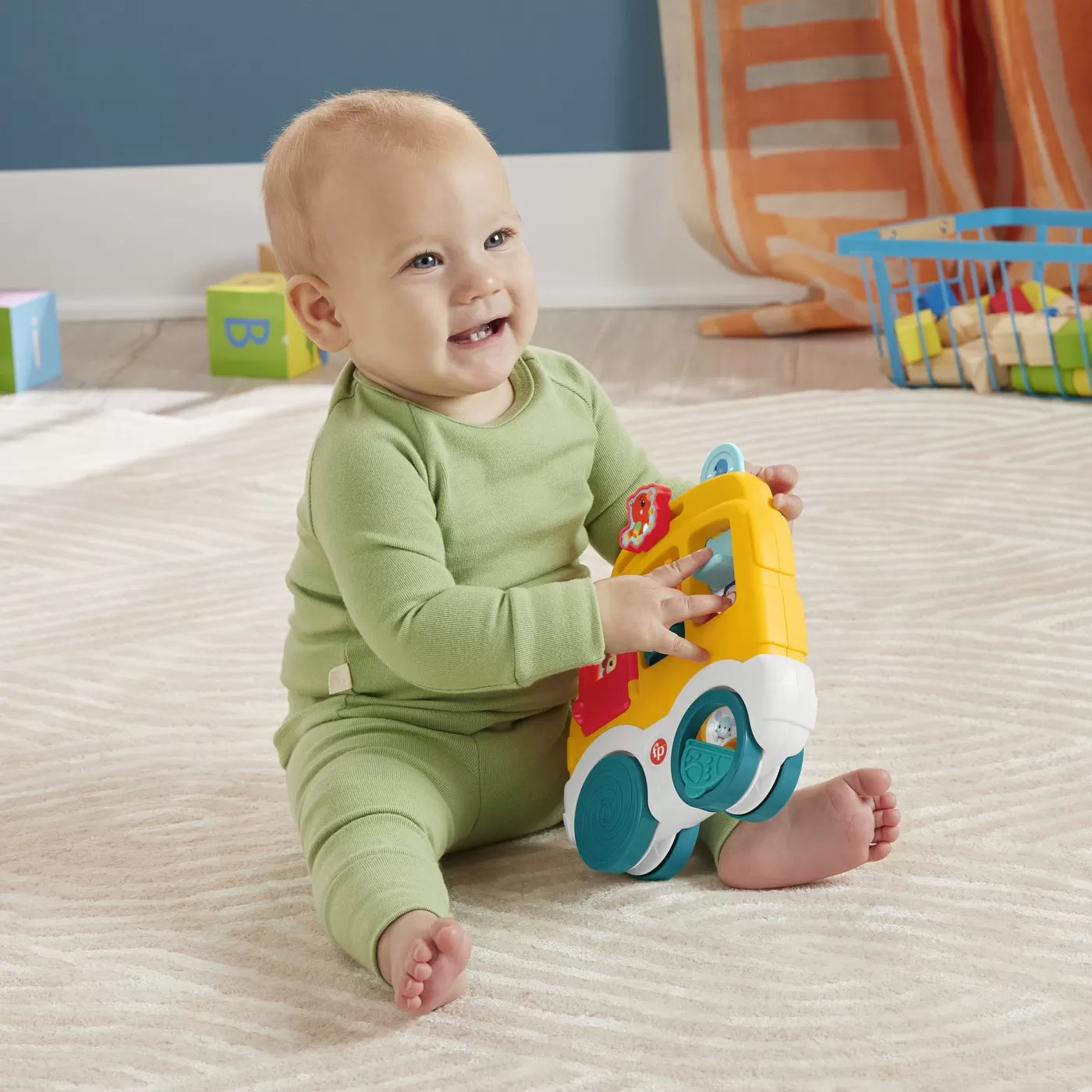 Fisher Price Állatbarátok Aktivitásközpont kisautó