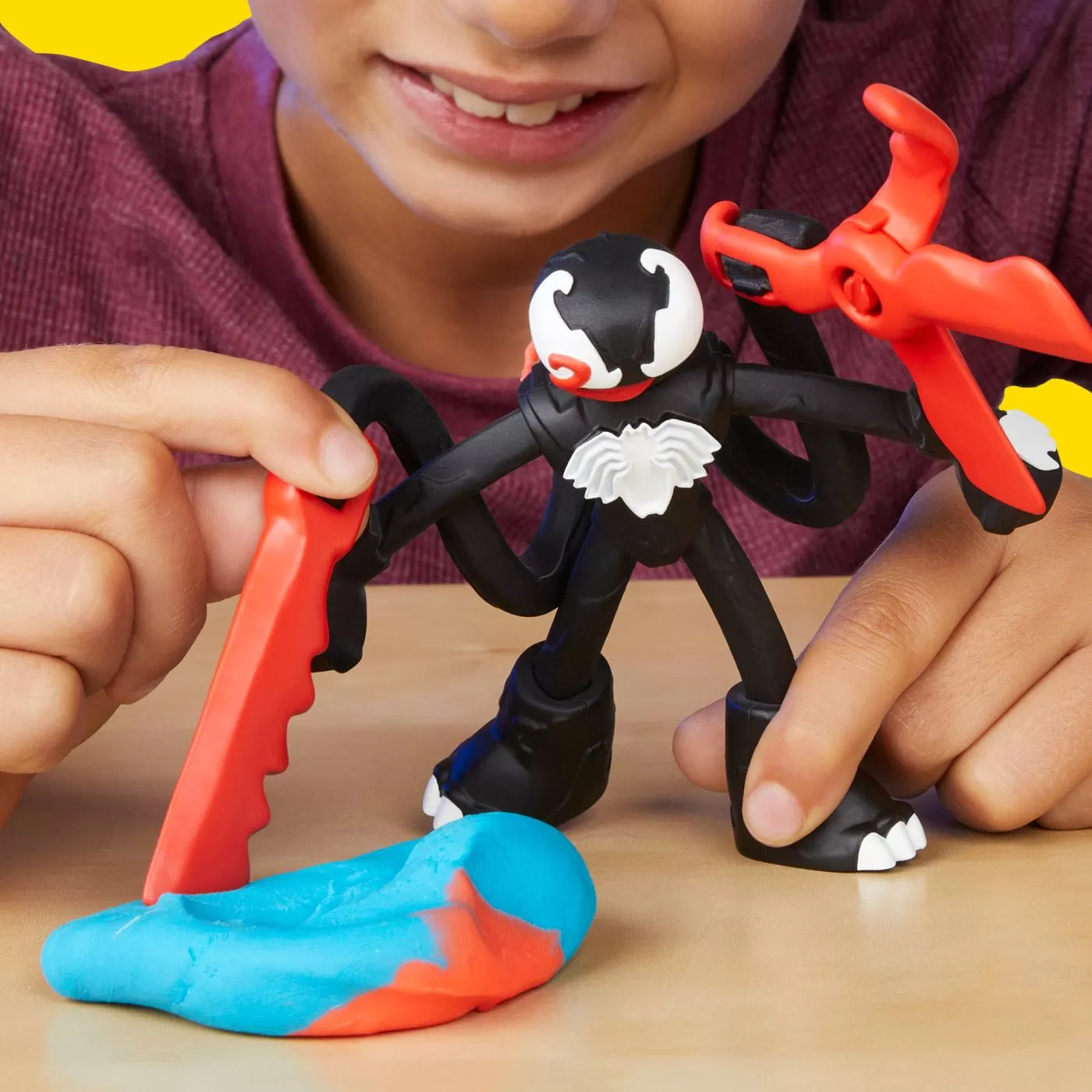 Play-Doh Pókember 2 darabos csatafigura készlet kilövővel és lándzsával