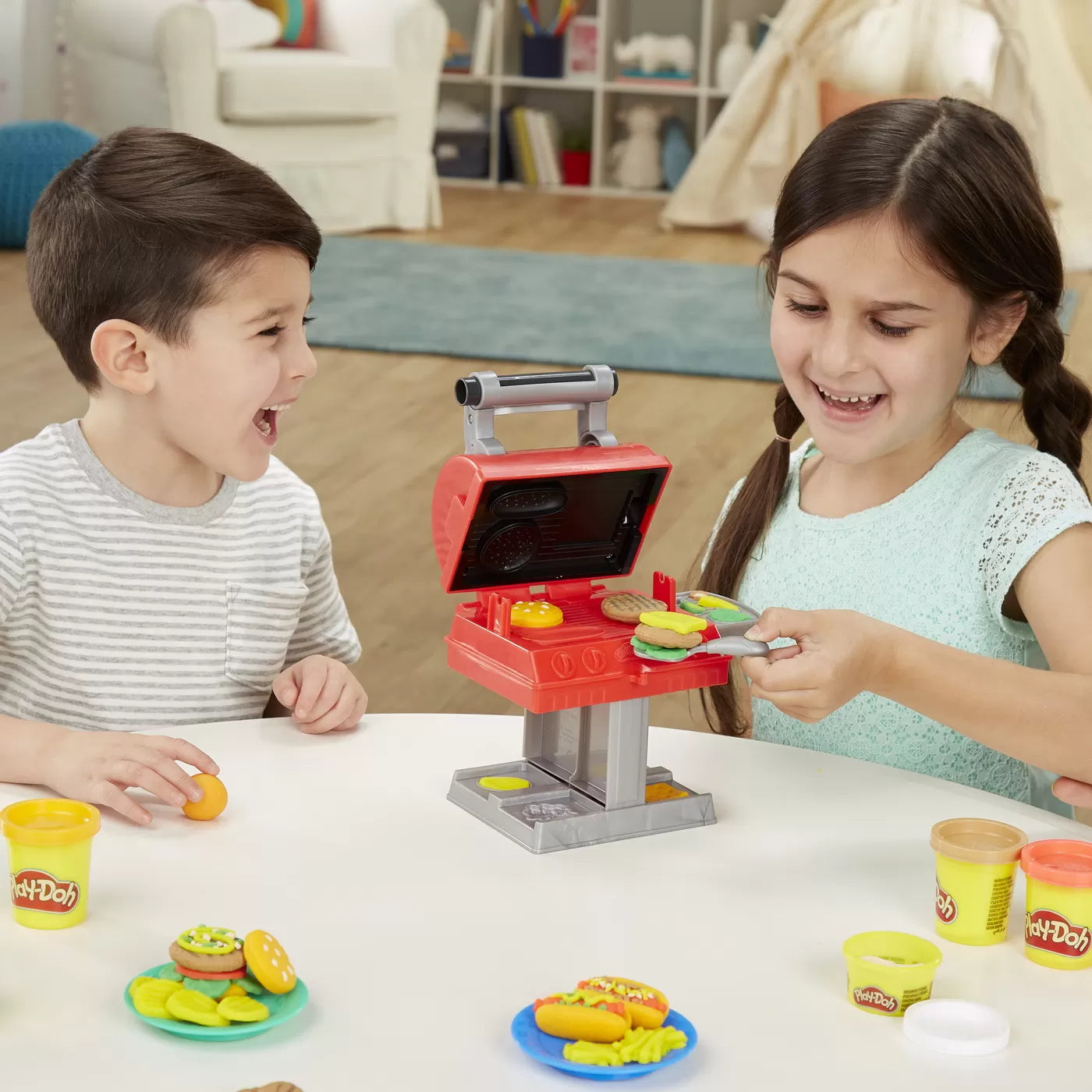 Play-Doh grillsütő készlet formákkal és pecsétekkel