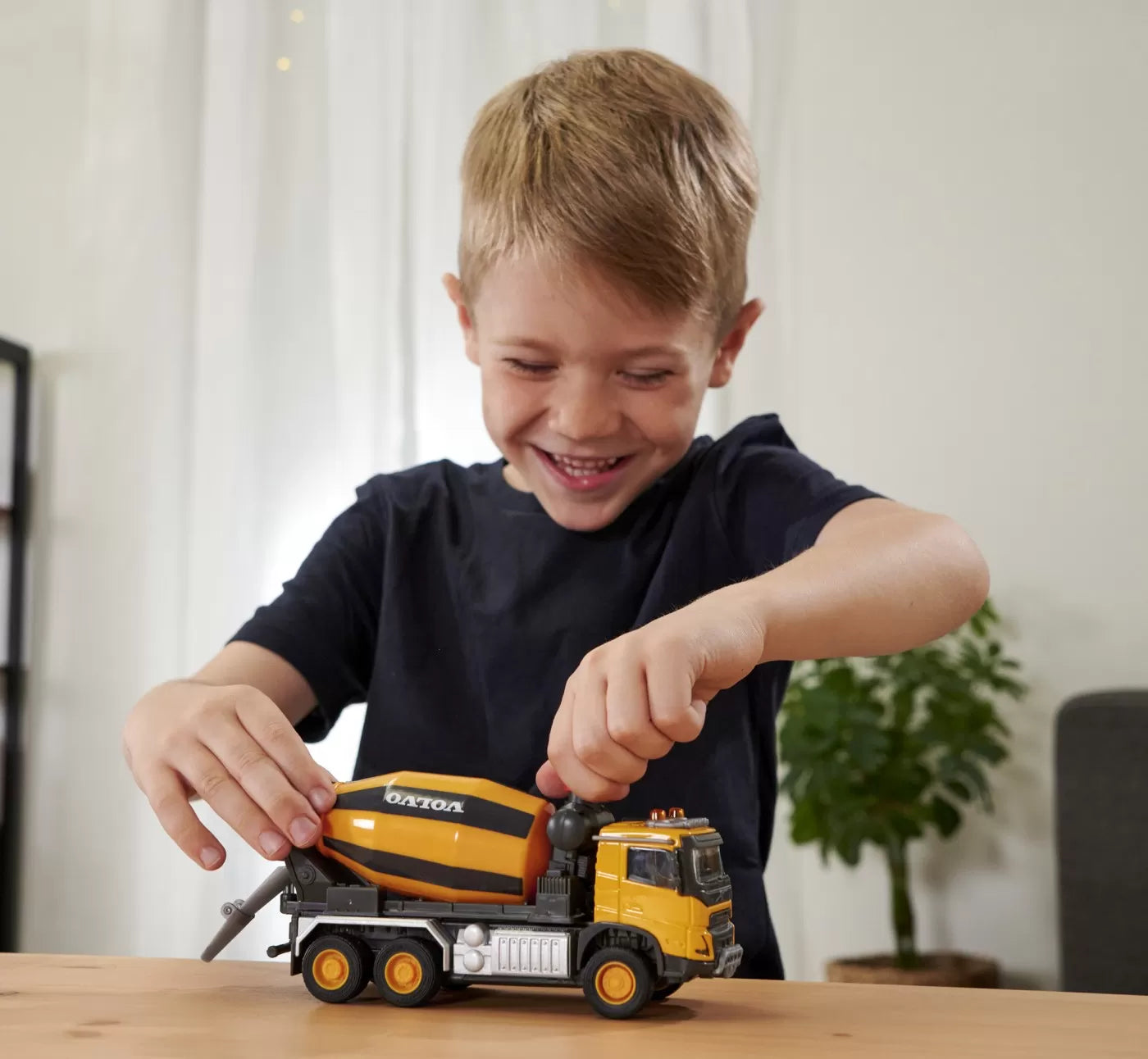 Majorette volvo betonkeverő 19cm
