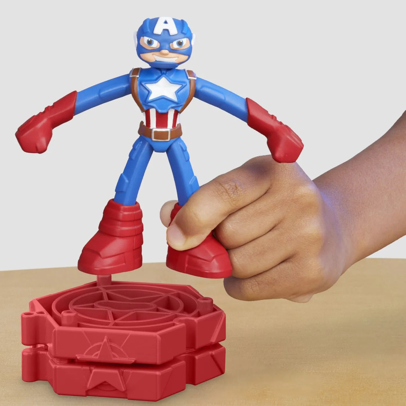 Play-Doh Marvel flexibilis figura kiegészítőkkel Amerika Kapitány 10cm