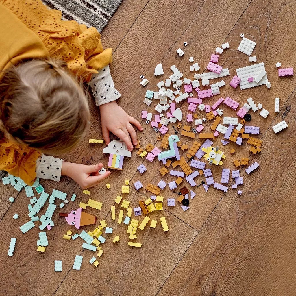 Lego classic distractie creativa in culori pastelate 11028