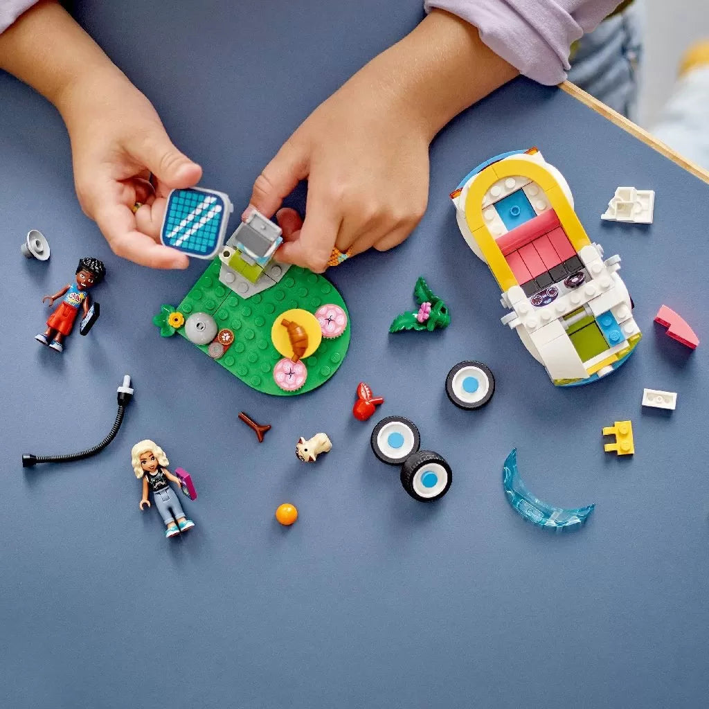 Lego Friends elektromos autó és töltő 42609
