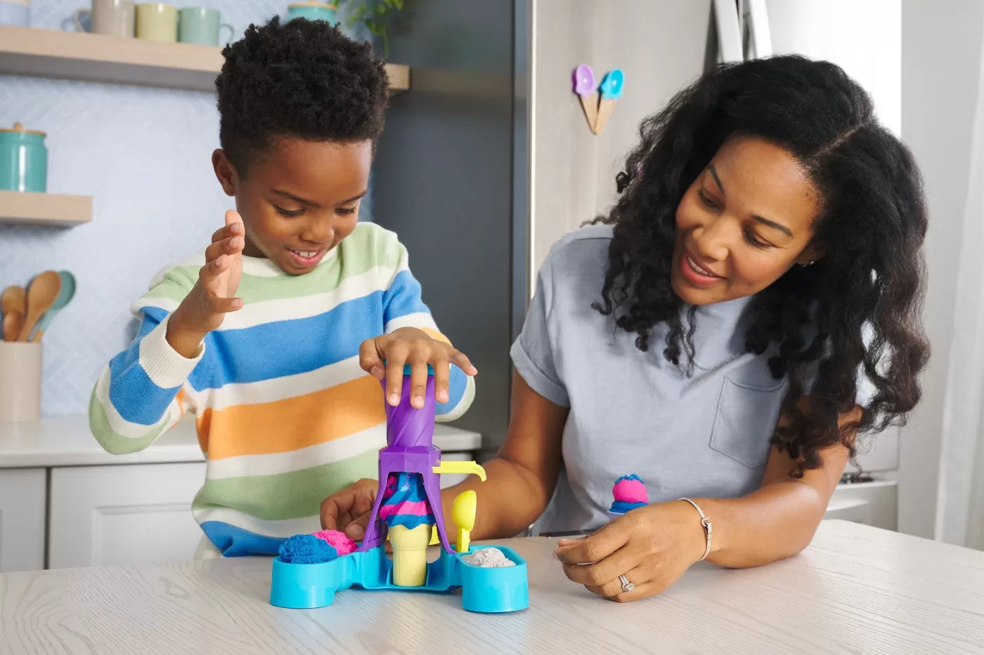 Kinetic sand statia de servire