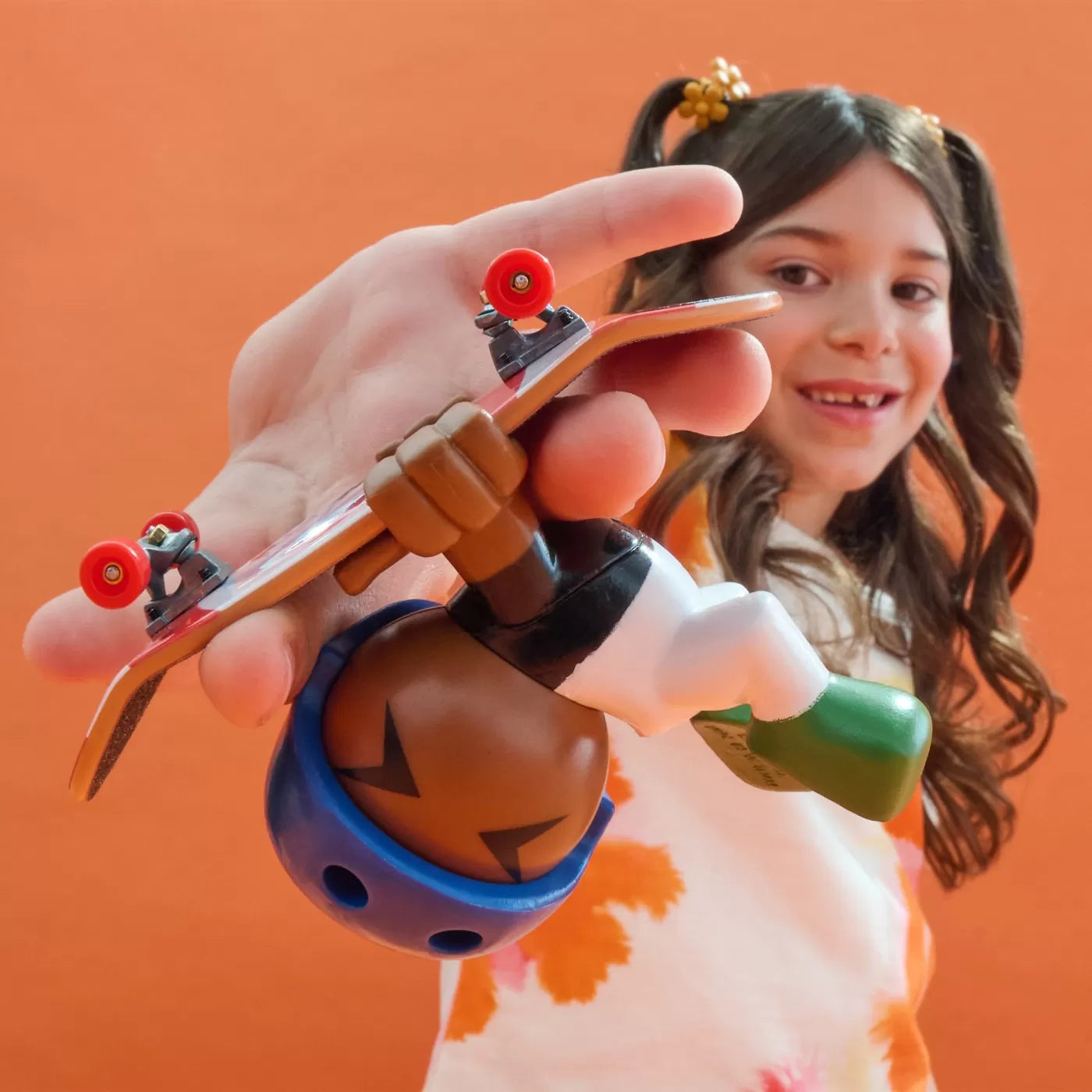 Tech dech sk8 legénységi csomag 2 szett plakett és figura 9,6 cm-es fekete sapka és kék sisak