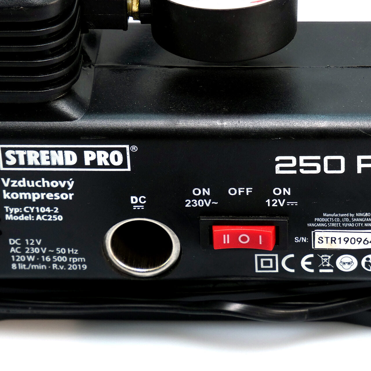Autós légkompresszor 230V / 12V 250PSI nyomásmérővel, Strend Pro