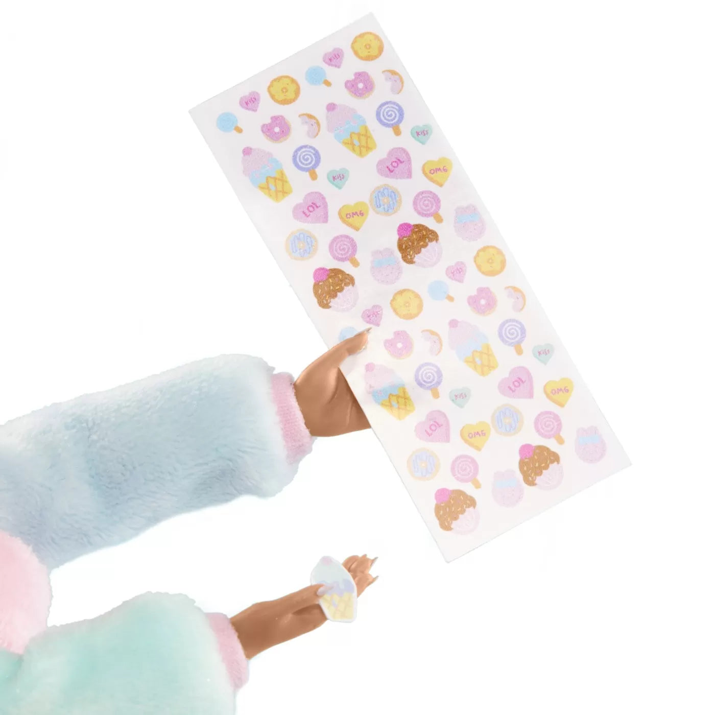 L.o.l. surprise! omg sweet nails candylicious sprinkles shop set papusa cu accesorii