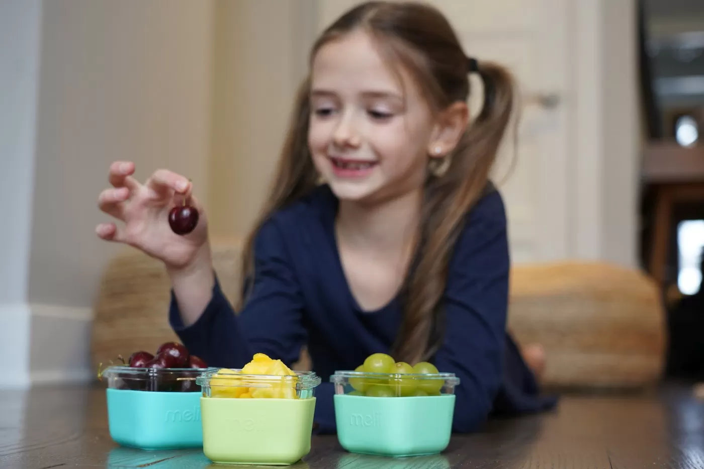 3 db-os üvegpohár szett, 3 db 160 ml, csúszásgátló szilikon fedéllel, melii kék menta-lime színben