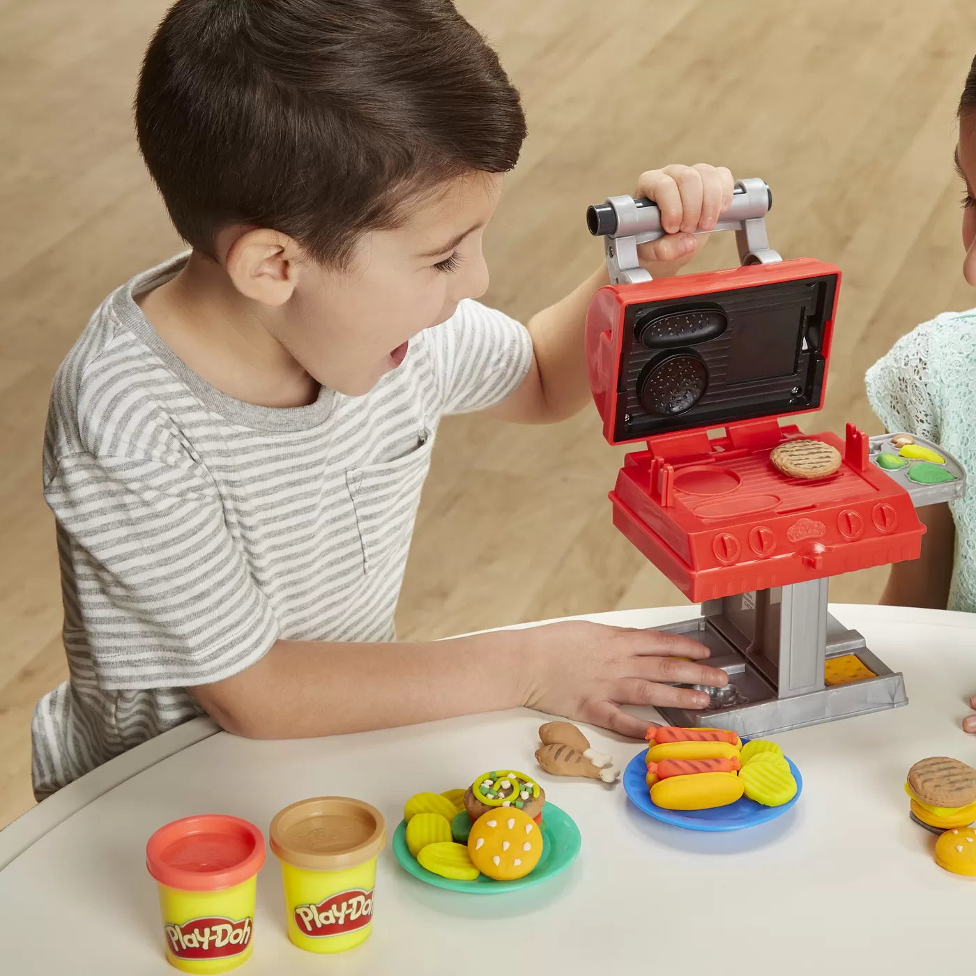 Play-Doh grillsütő készlet formákkal és pecsétekkel