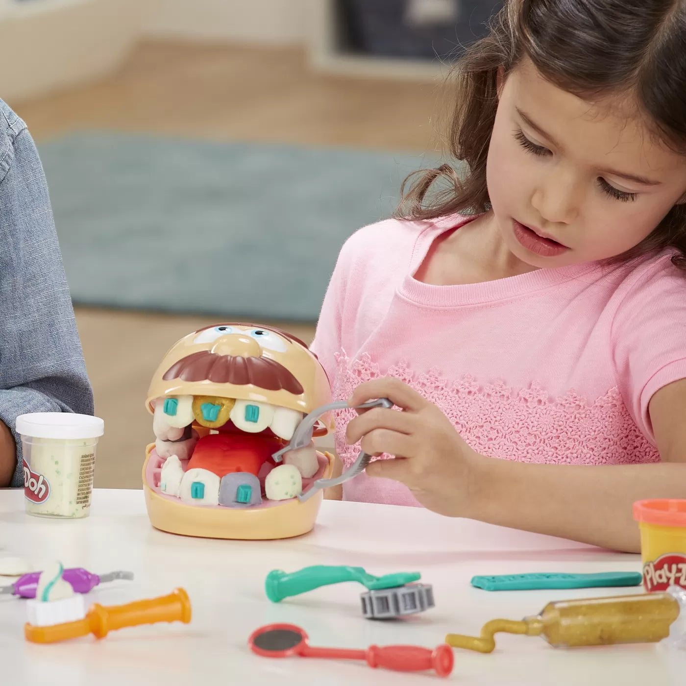 Play-Doh fogorvosi készlet kiegészítőkkel és színes fogakkal
