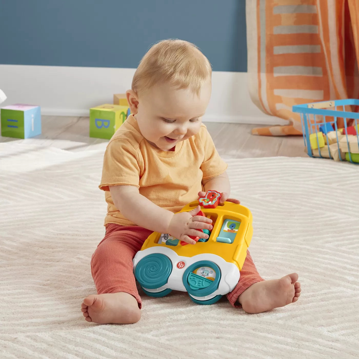 Fisher Price Állatbarátok Aktivitásközpont kisautó