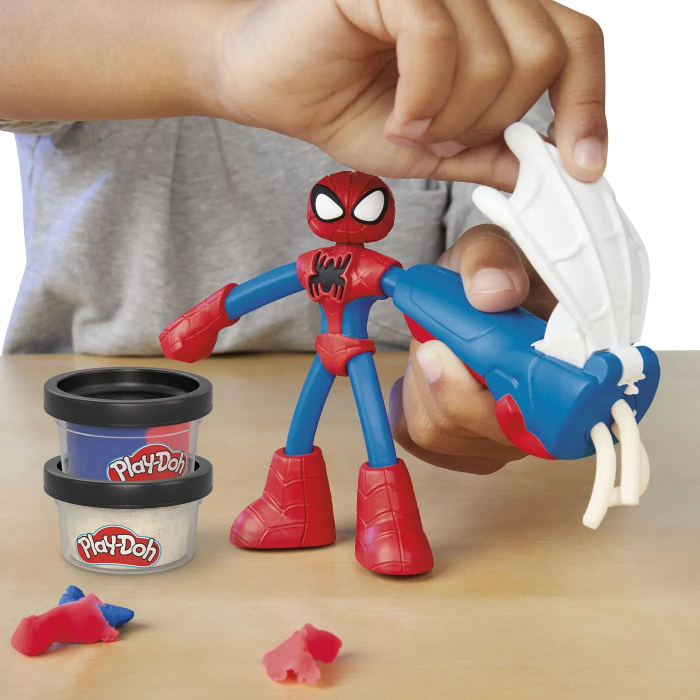 Play-Doh Marvel flexibilis figura kiegészítőkkel Pókember 10cm