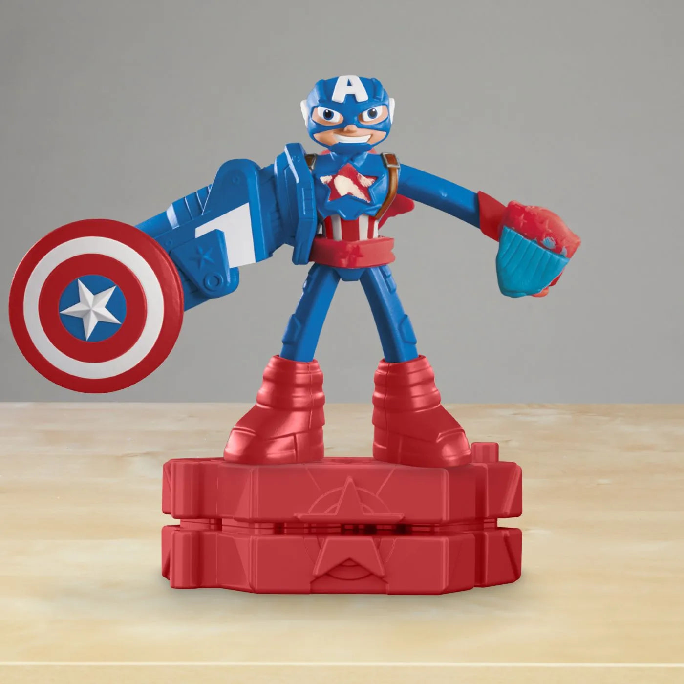 Play-Doh Marvel flexibilis figura kiegészítőkkel Amerika Kapitány 10cm