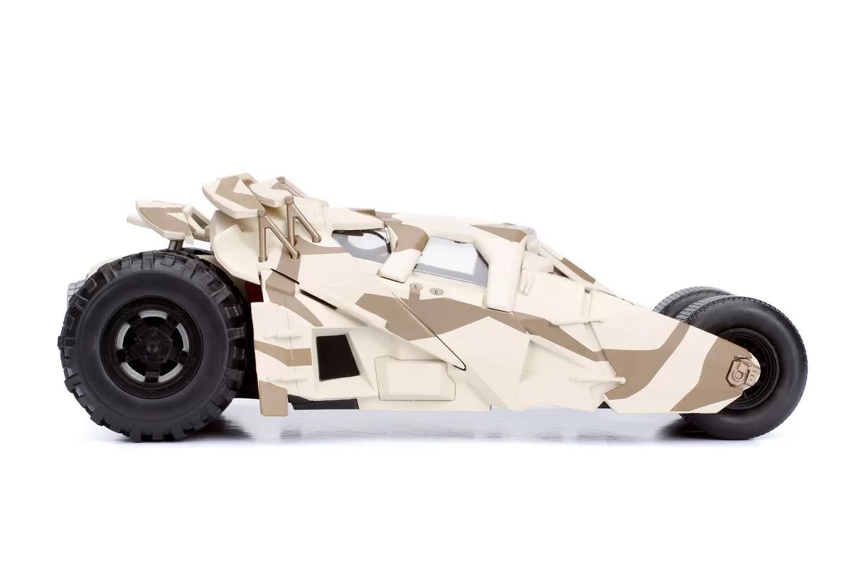 Batmobilul cu figurina si camuflaj