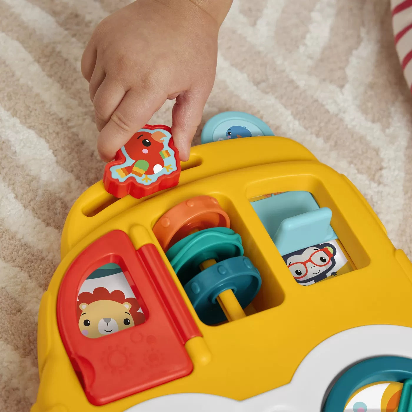 Fisher Price Állatbarátok Aktivitásközpont kisautó