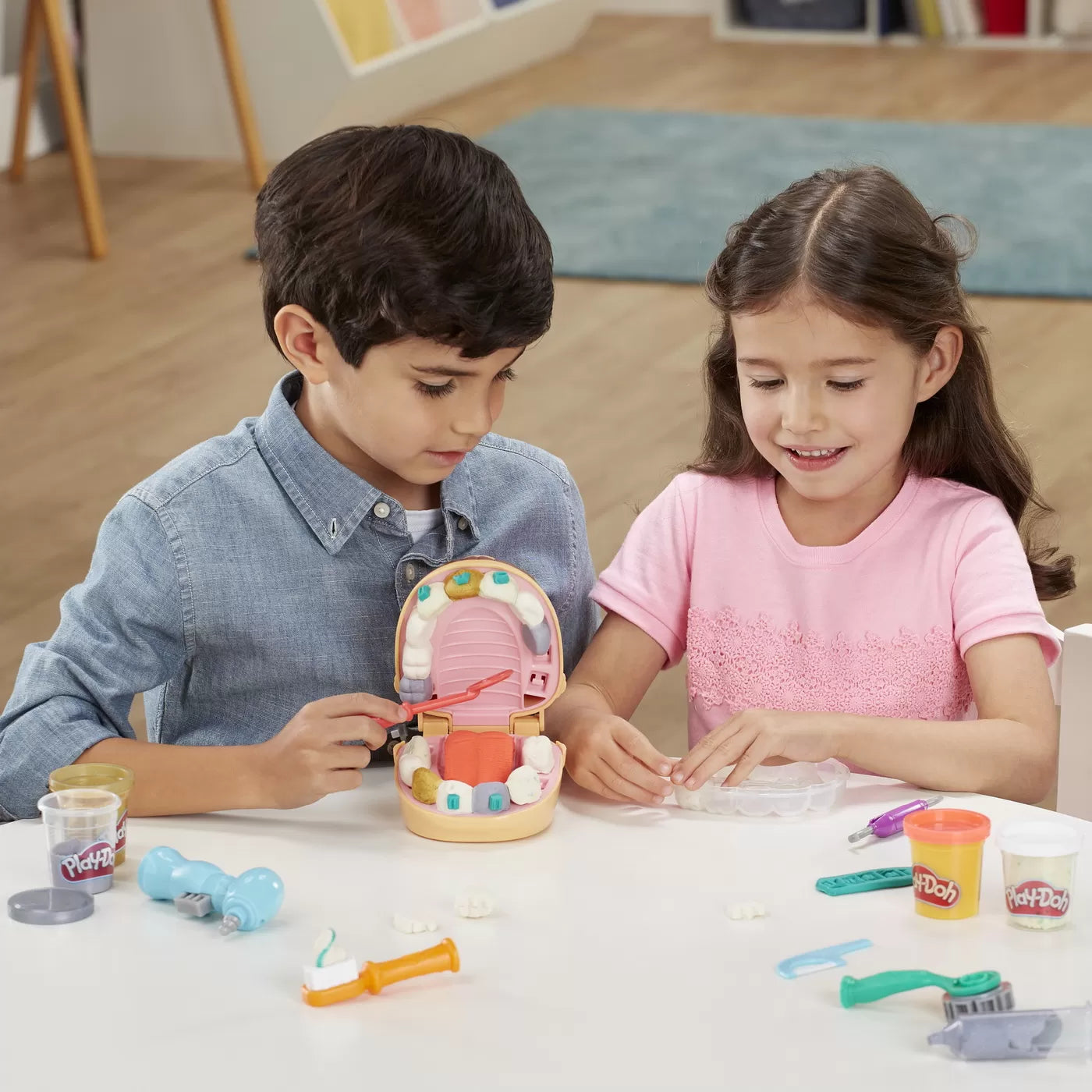 Play-Doh fogorvosi készlet kiegészítőkkel és színes fogakkal