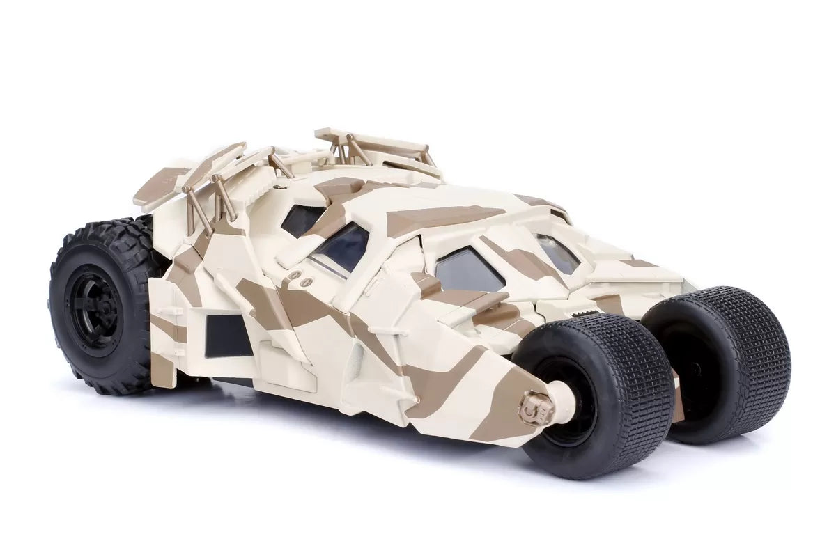 Batmobilul cu figurina si camuflaj