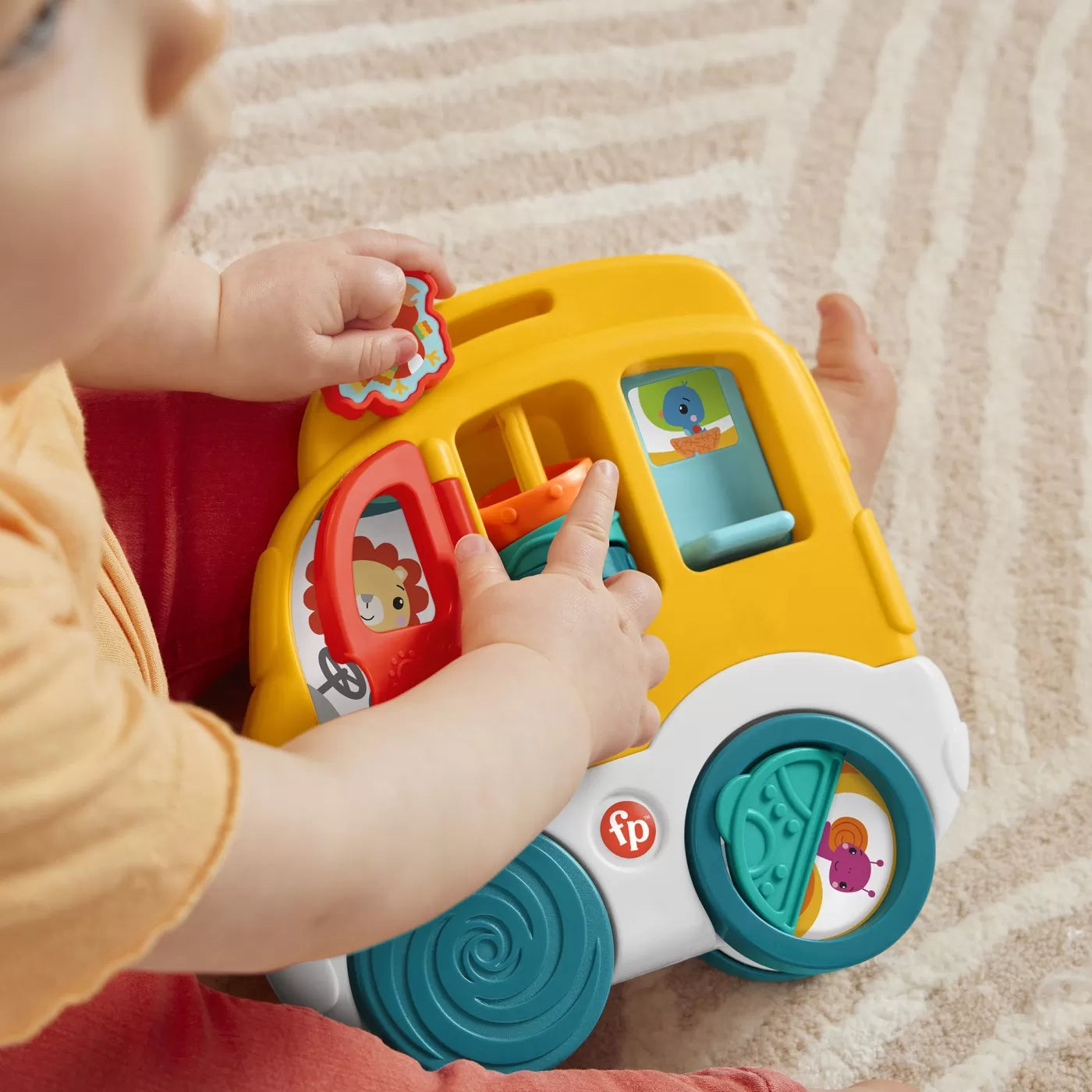 Fisher Price Állatbarátok Aktivitásközpont kisautó