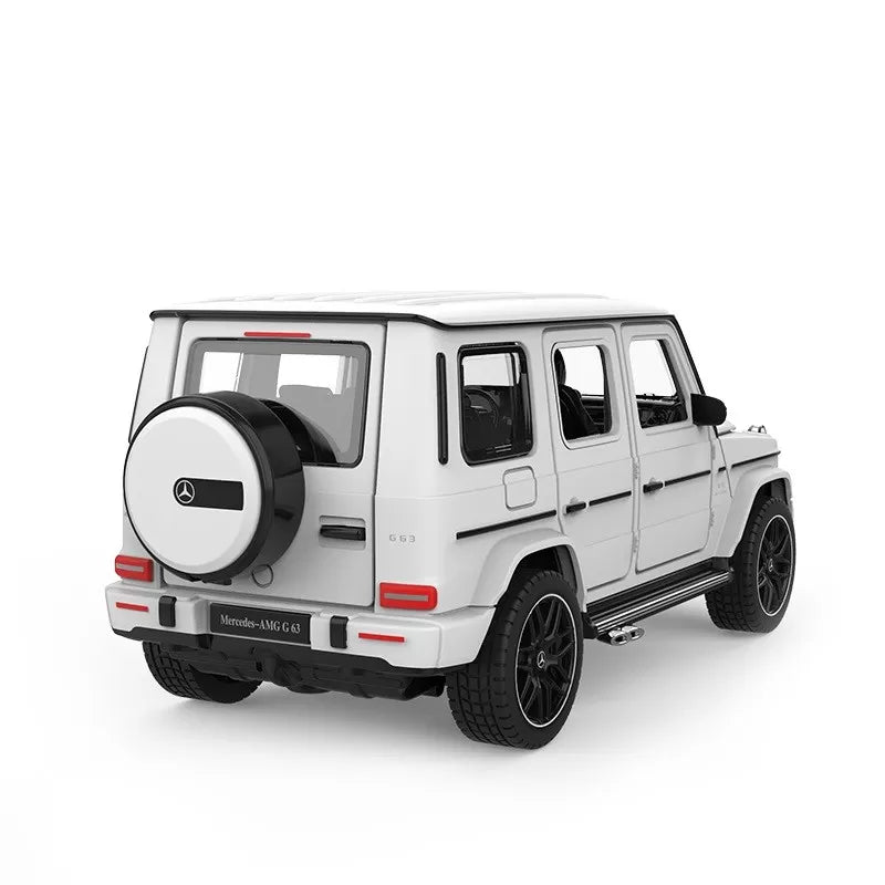 Mercedes Benz AMG G63 fehér fémöntvény autó 1:32 méretarányban