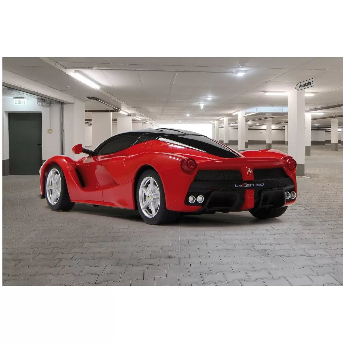Masina cu telecomanda ferrari laferrari cu scara 1 la 24