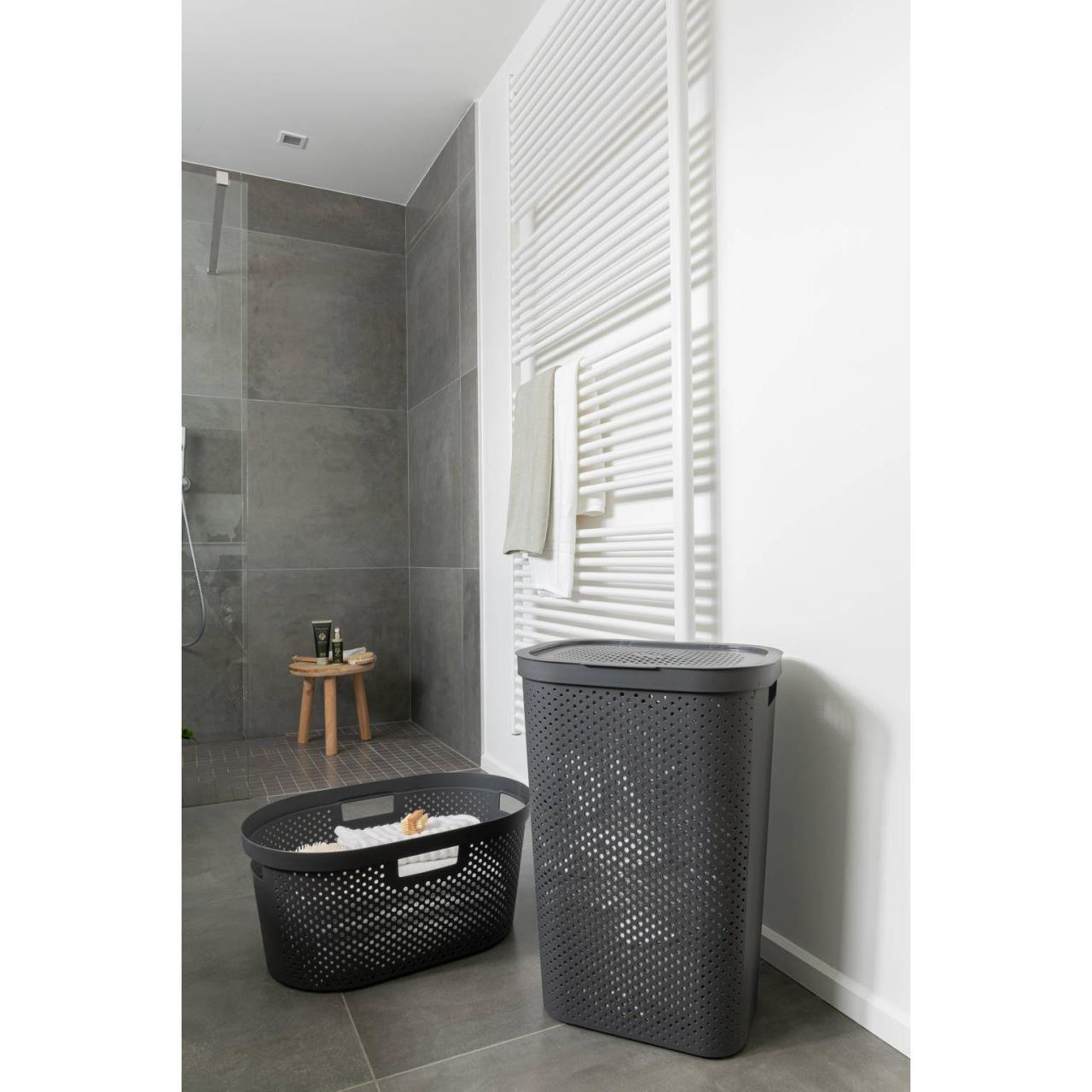 Szennyeskosár, 2 fogantyúval, tetővel, műanyag, antracit, 60 L, 44x35x60 cm, Infinity Recycled, Curver
