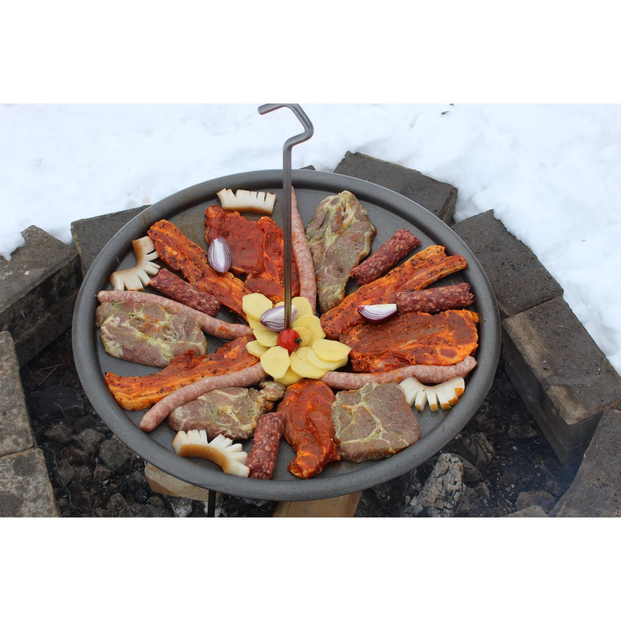 Barbecue tárcsa, öntöttvas, grillsütő típusú, lábakkal és akasztóval, 50 cm, Barbecue