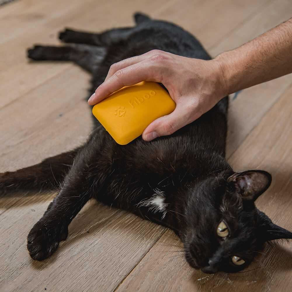 Perie soft pentru masaj si indepartarea parului de caine si pisica, plastic, galben, 90x64x38 mm