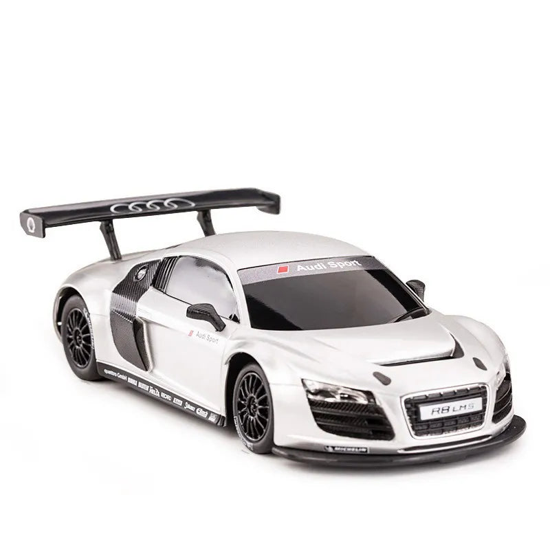 Audi R8 ezüst fémöntvény autó 1-24 méretarányban