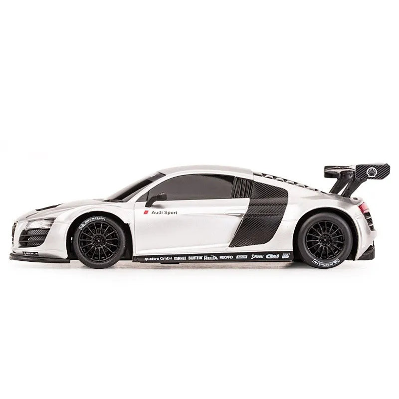 Audi R8 ezüst fémöntvény autó 1-24 méretarányban