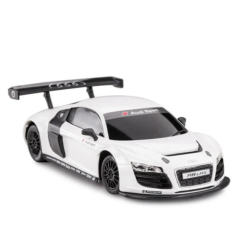 Audi R8 ezüst fémöntvény autó 1-24 méretarányban