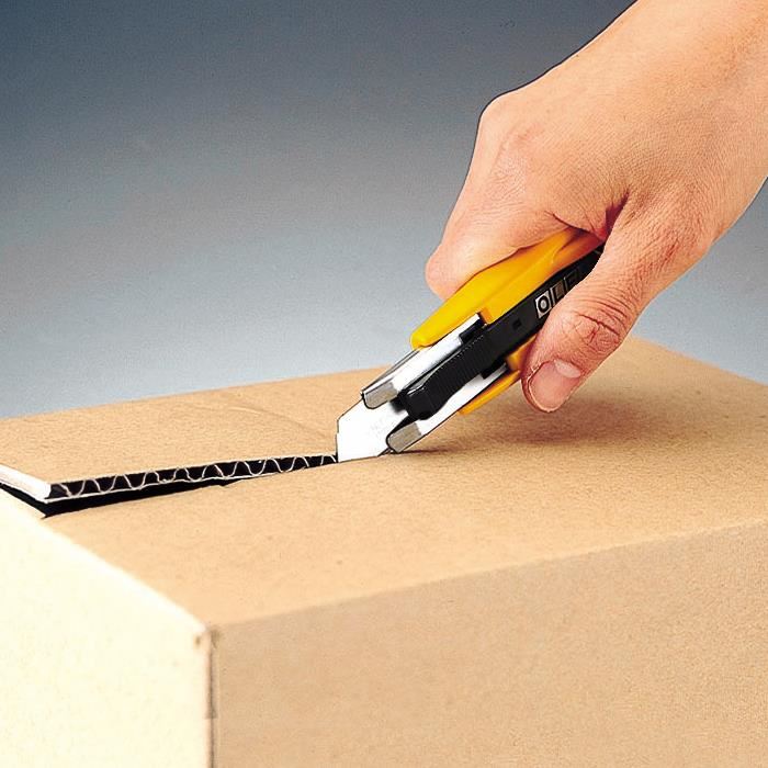 Ergonomikus trapézrugós, visszahúzható vágó, OLFA